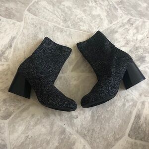 NWOT BELLA MARIE black sparkly tight disco sock booties size 5.5